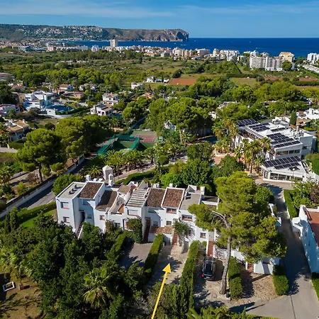 Villa Blanca Situated In A Luxurious Spa